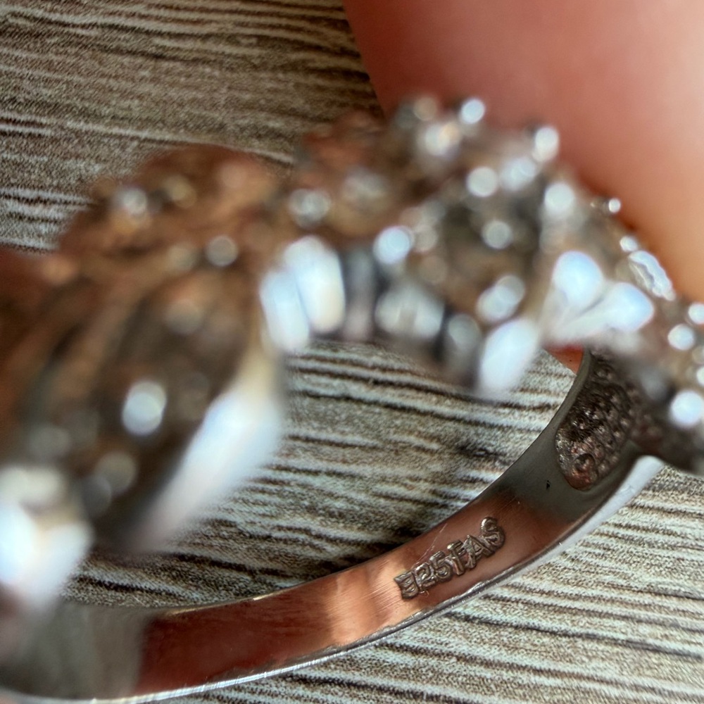 Floral Ring Sterling Silver 925
Size 8.5 - Picture 8 of 11